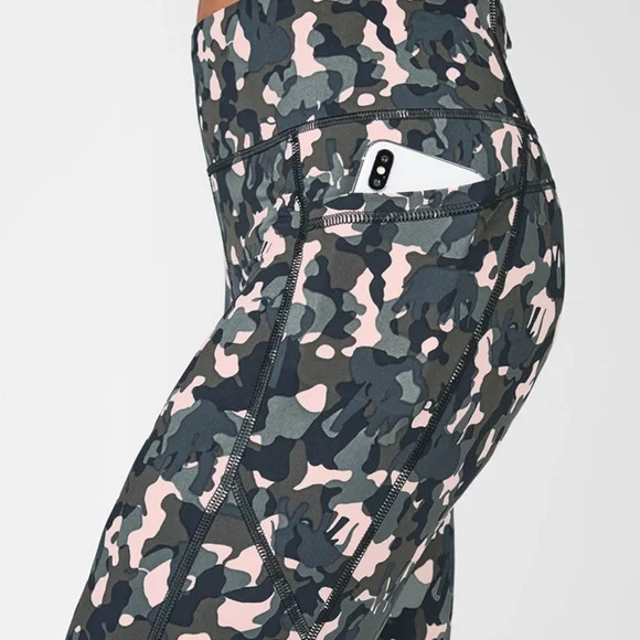 EUC Sweaty Betty 7/8 Zero Gravity Running legging Green Camo Print - Size XS - Picture 3 of 7